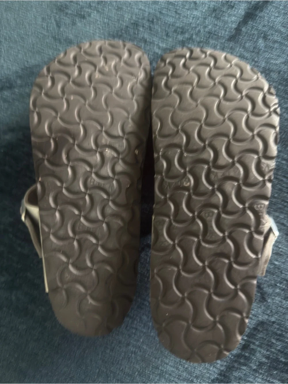 Birkenstock Metallic Silver T-Strap Sandals Size 39